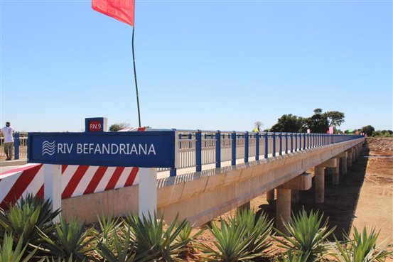 4、中铁十八局集团国际公司承建的马达加斯加北方蒂娜大桥（ 伍振 杨利鹏提供）